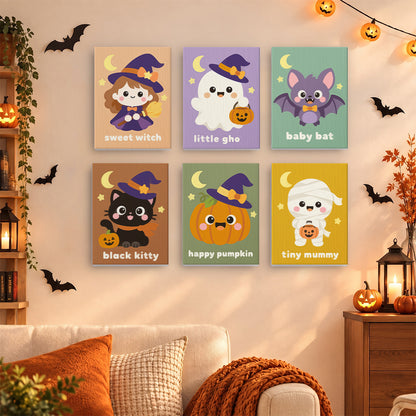Coffret 6 mini-toiles Petits Trésors Kawaii accrochées dans un salon décoré pour Halloween, Maison Artsen