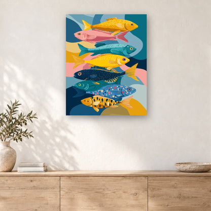 Tableau peinture par numéro Poissons en Farandole accroché dans un intérieur décoré, Maison Artsen