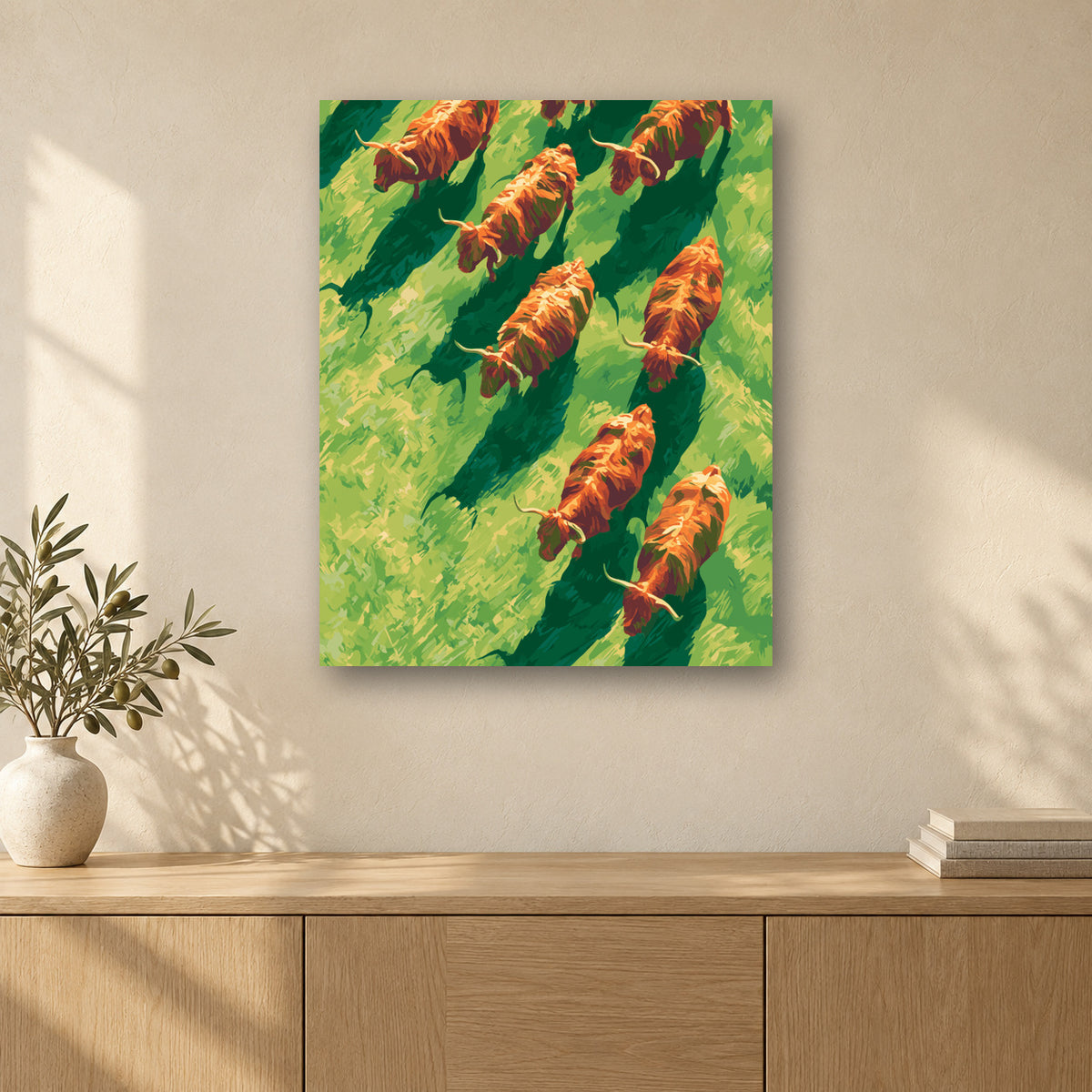 Tableau peinture par numéro Vaches Highland au Galop accroché dans un intérieur décoré, Maison Artsen