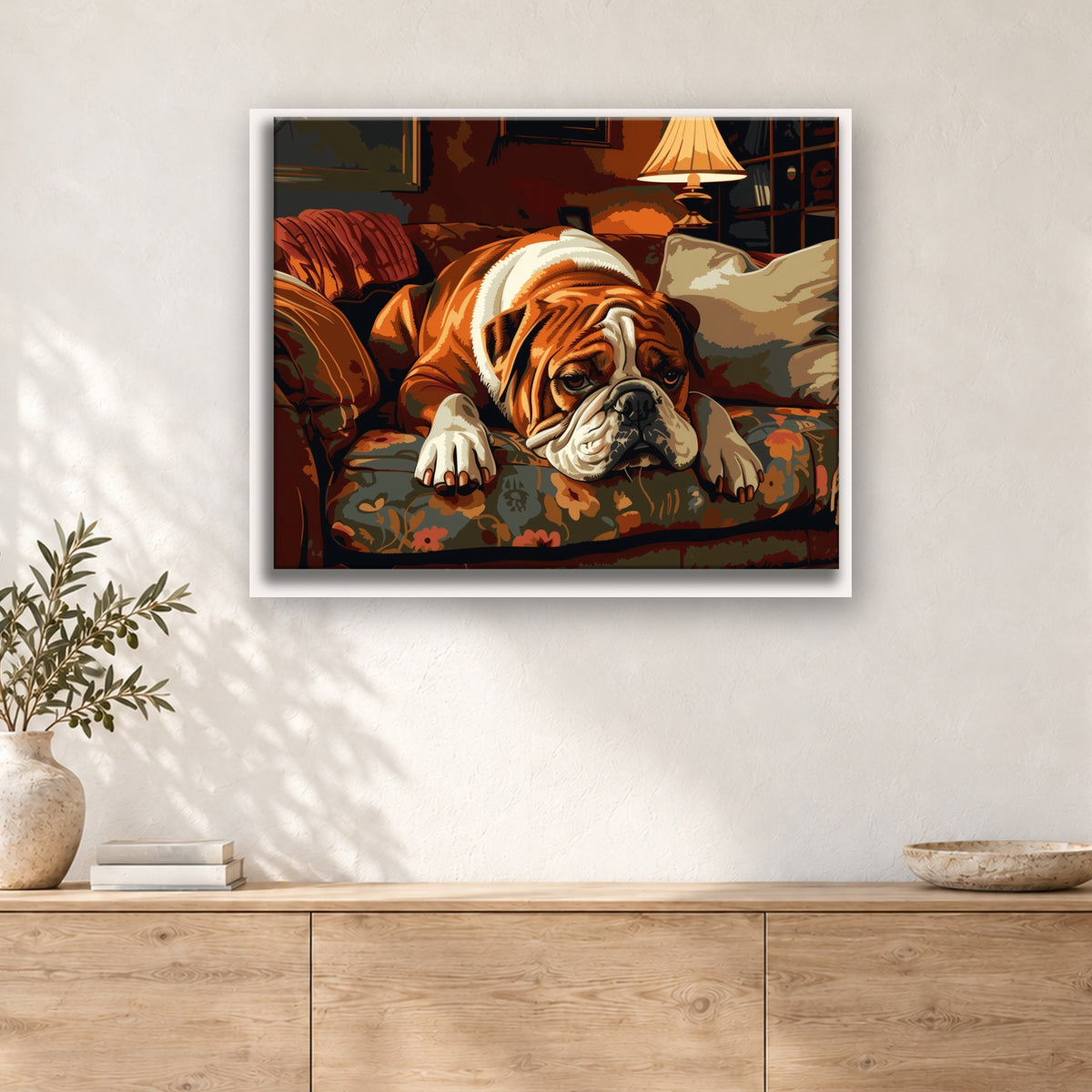 Tableau peinture par numéro Bouledogue sous la Lampe accroché dans un intérieur décoré, Maison Artsen