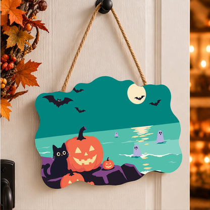 Pancarte Chat Noir au Rivage peinte et accrochée à une porte d'entrée décorée pour Halloween — Maison Artsen