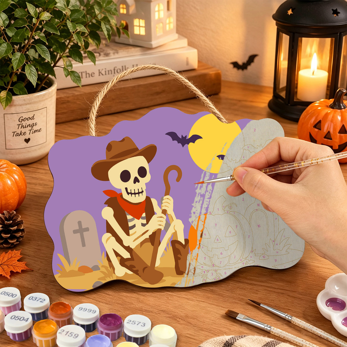 Pancarte Squelette Cowboy au Cimetière en cours de peinture, pinceau à la main — Maison Artsen