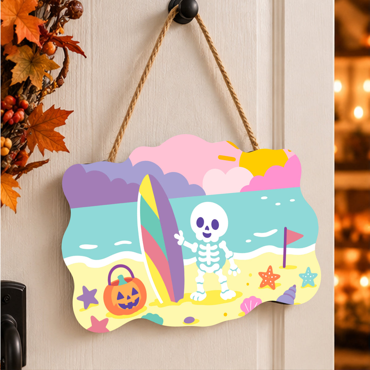 Pancarte Squelette Surfeur Pastel peinte et accrochée à une porte d'entrée décorée pour Halloween — Maison Artsen
