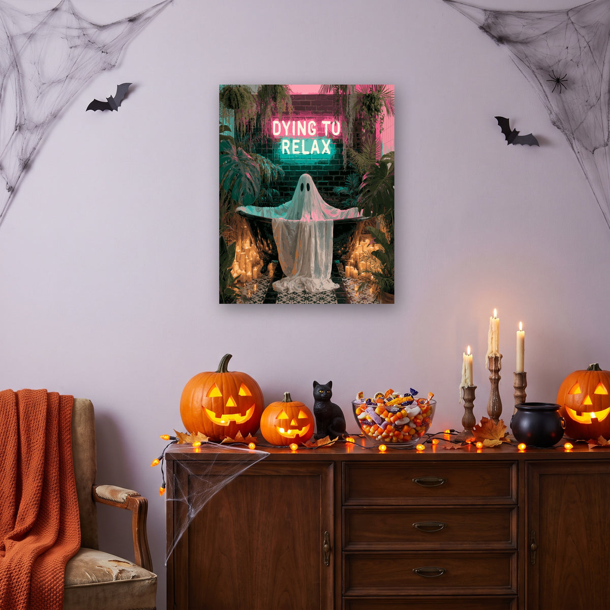 Tableau peinture par numéro Fantôme dans la Baignoire accroché dans un salon décoré pour Halloween — Maison Artsen