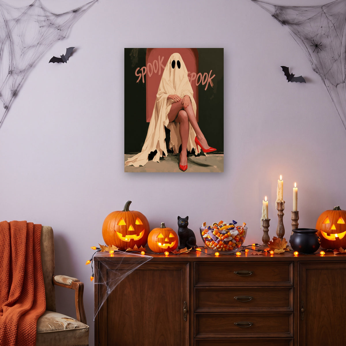 Tableau peinture par numéro Fantôme en Talons Rouges accroché dans un salon décoré pour Halloween — Maison Artsen